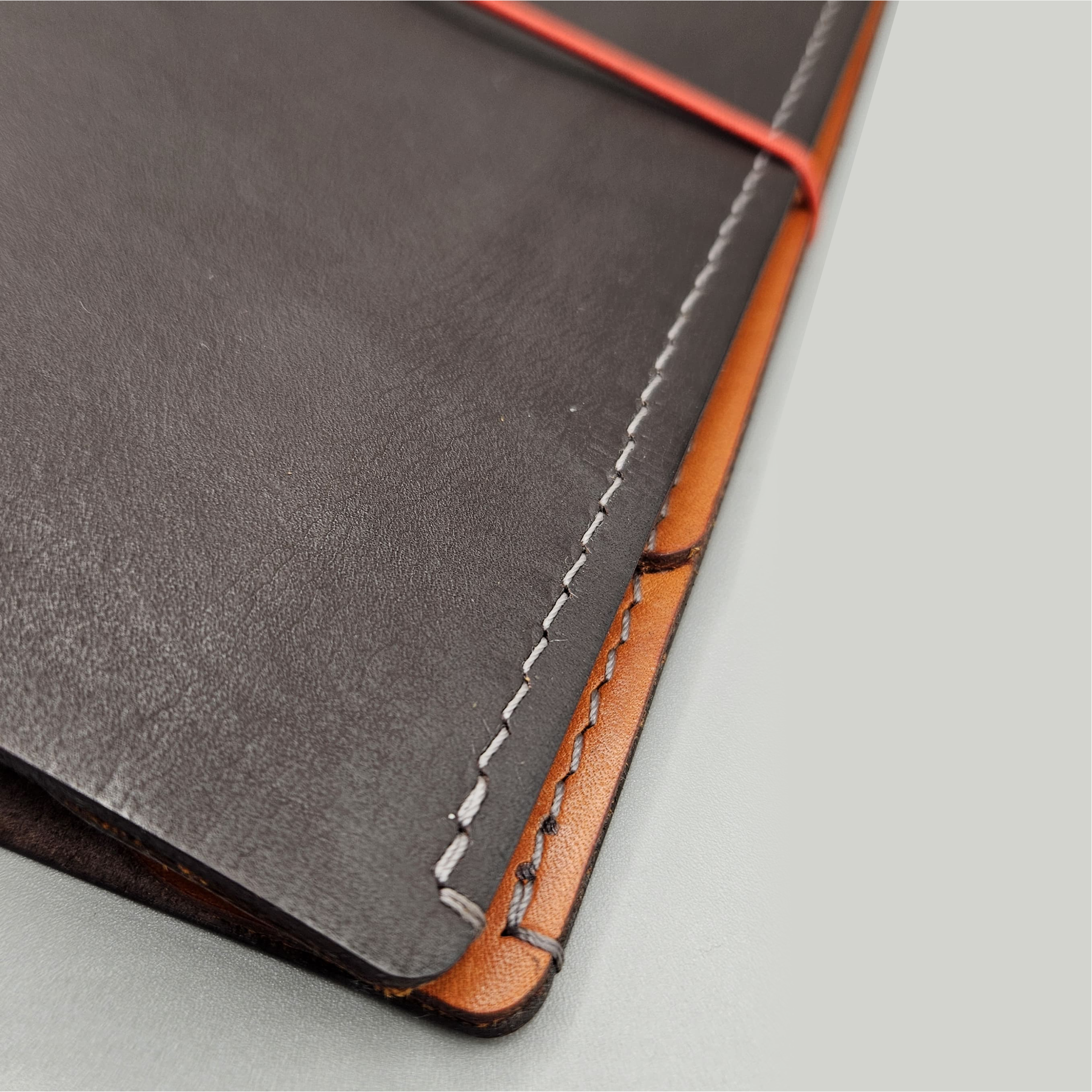 VOYAGER Leather Portfolio A5